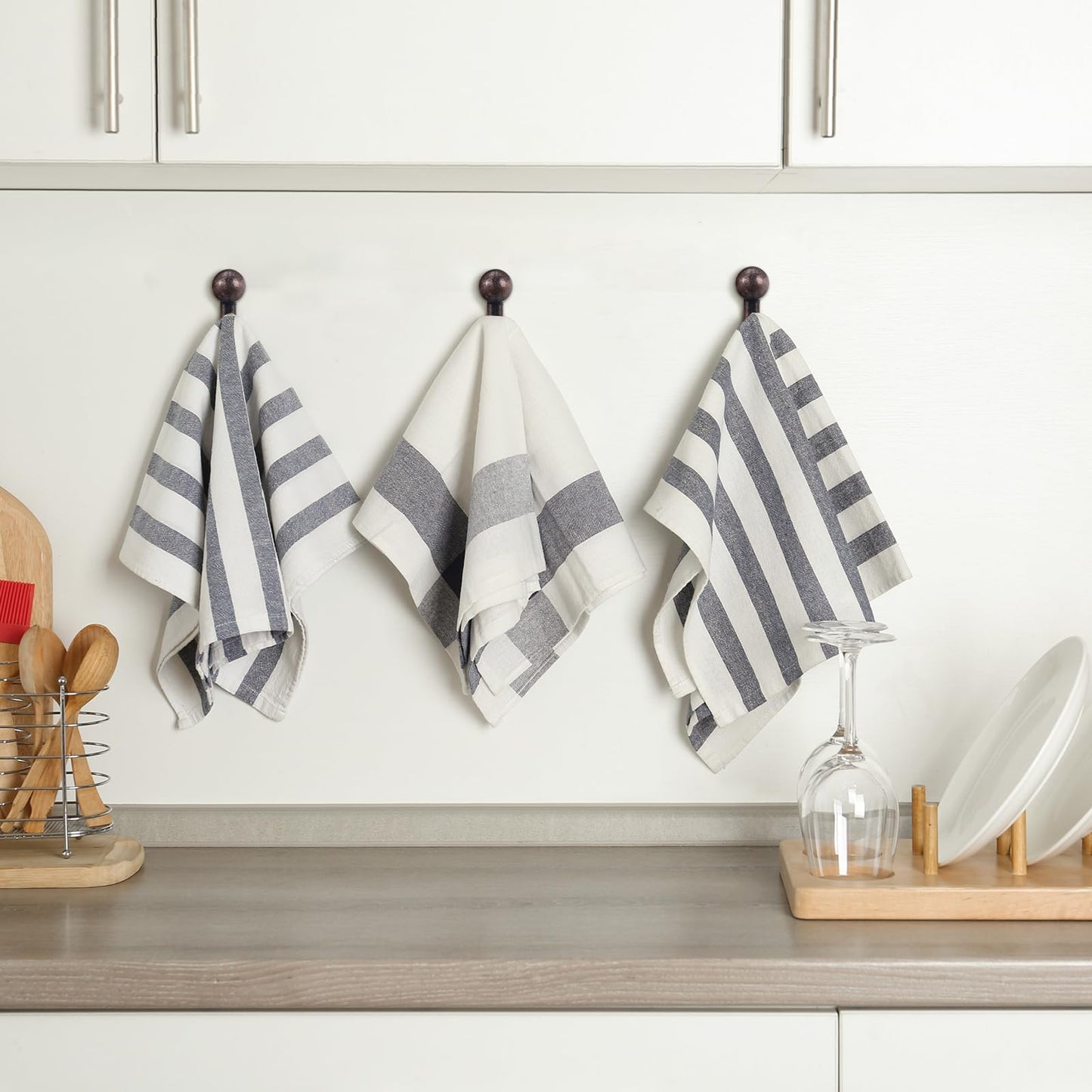 Jetec 30 Pieces Metal Push Pin Hangers Pin Wall Hooks Picture Hanging Picture Nails Frame Oil Painting Hooks on Wooden or Fabric Wall for Home or Office (Bronze)