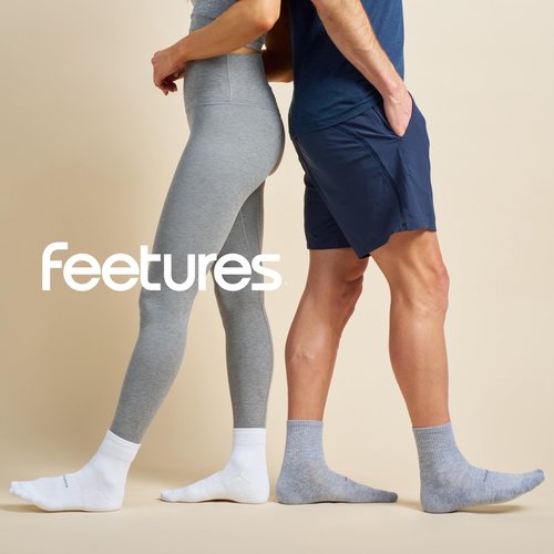 Feetures High Performance Max Cushion Quarter Tall Sock for Women & Men - Moisture-Wicking Athletic Socks - White - M (1 Pair)