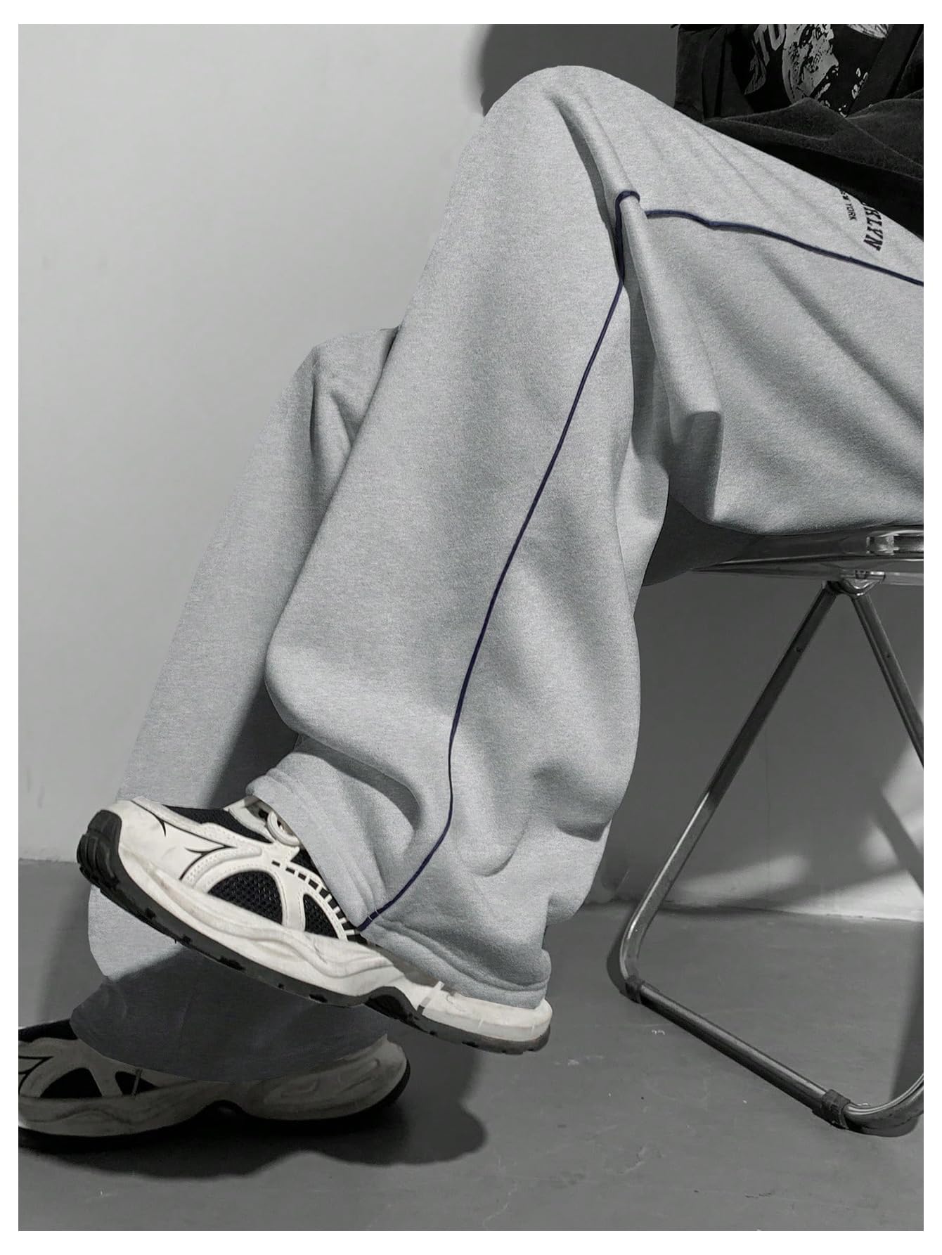 RoseSeek Boy's Letter Graphic Wide Leg Sweatpants Baggy Pants Athletic Track Sweat Pants Joggers Light Grey 12Y
