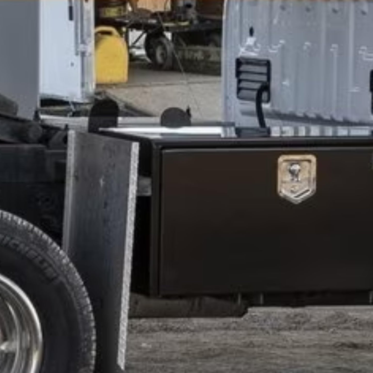 CH505 Replacement Key for Truck Tool Boxes and Paddle Handle Tool Boxes Marked CH-505-1 Robby’s Cloud Keychain Included (1-Pack) - Key Style May Vary