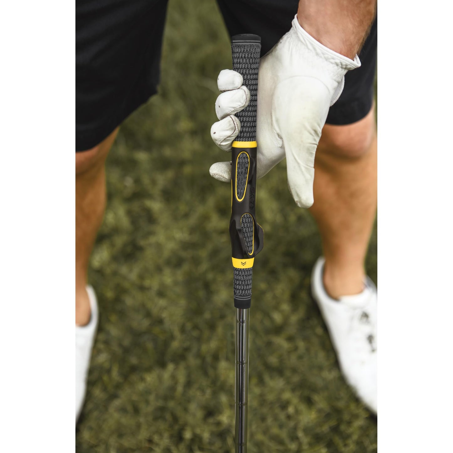 SKLZ Golf Grip Trainer, Club Attachment for Correct Hand Positioning and Muscle Memory, Fits Standard Grips from Driver to Wedge, Right-Handed, Compact Training Aid for Practice and Pre-Round Warm-Up