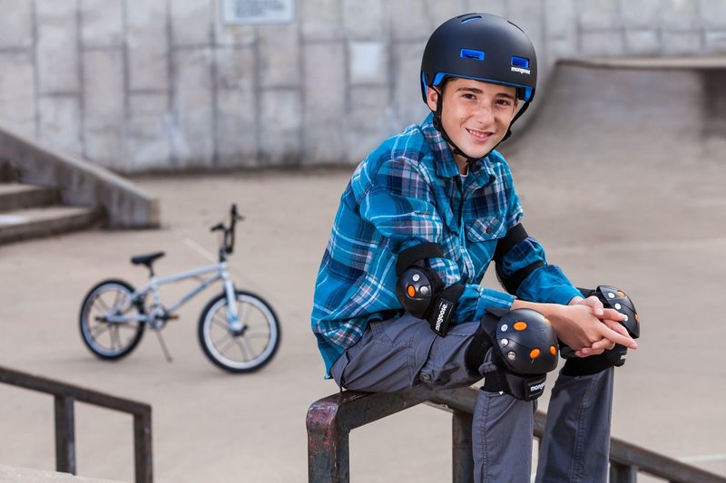 Mongoose Kids BMX Bike Gel Knee and Elbow Pad Set, Multi-Sport Protective Gear for Boys and Girls Age 8 and Up, Kneesavers and Elbowsavers, Black/Pink