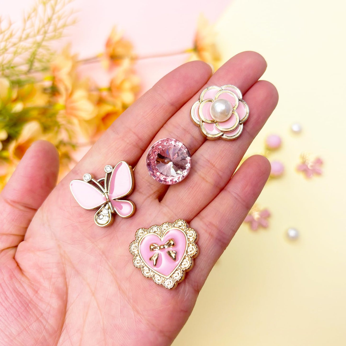 Ziigole 20Pcs Bling Shoe Charms for Sandals Women, Pink Butterfly Flower Charms, Sparkling Rhinestones Shoe Chains, Gemss, Pearl Accessories for Girls, DIY Shoe Decoration Charms for Party Favor