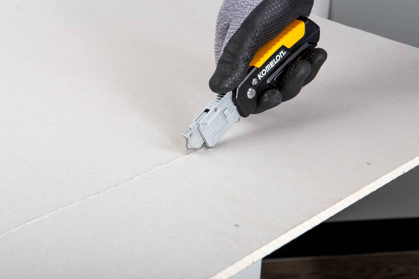 Komelon Folding 2-N-1 Utility Knife & Scraper