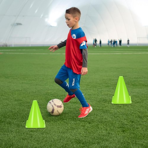 Maquita 30 Pack 7-Inch Plastic Traffic Cones - Agility Markers for Soccer, Football, Basketball & More
