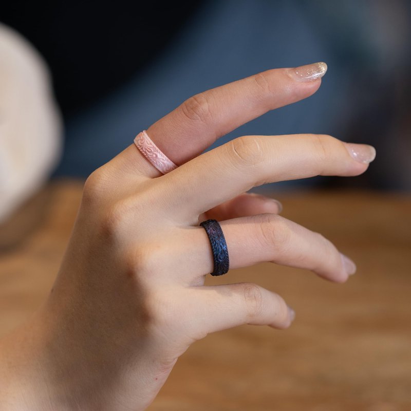 Zollen Silicone Wedding Rings for Women 4 Packs -Metallic Stackable Silicone Rubber Wedding Bands - Innovative Vine Collection, Size 8