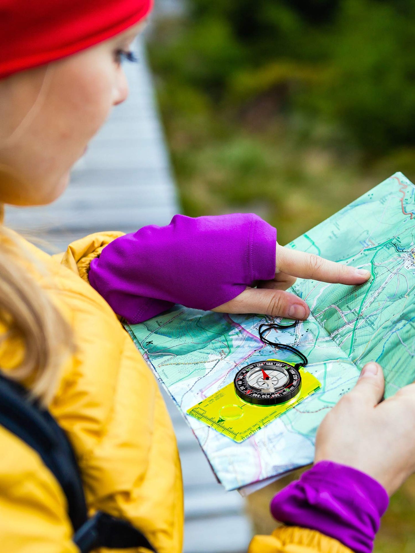 Gejoy 4 Pieces Hiking Compass Orienteering Compass Map Navigation Gear Wilderness Survival Gifts for Kids Outdoor Hunting Camping Backpacking