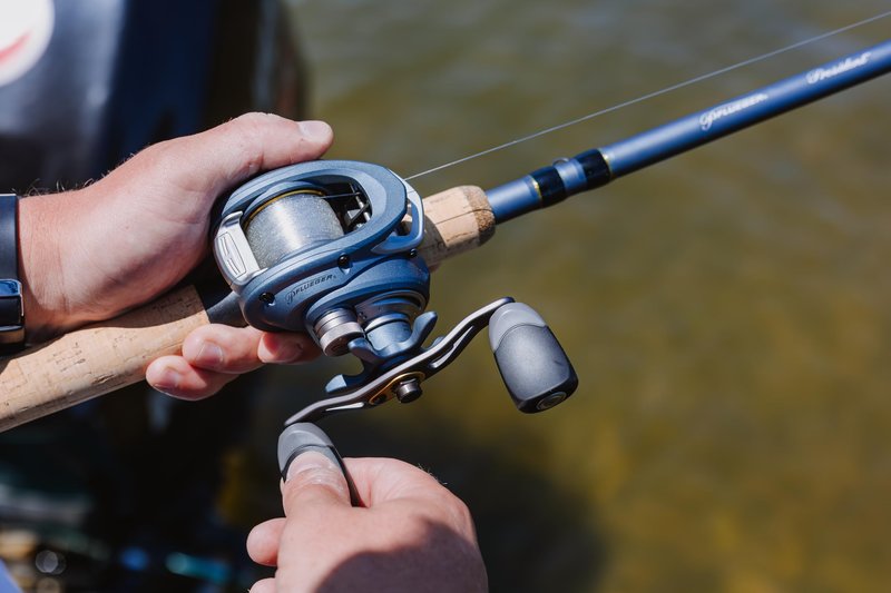 Pflueger President Baitcast Low Profile Reel, Freshwater Fishing Reel, Right Handle Position, Graphite Construction, Multi Disc Star Drag System