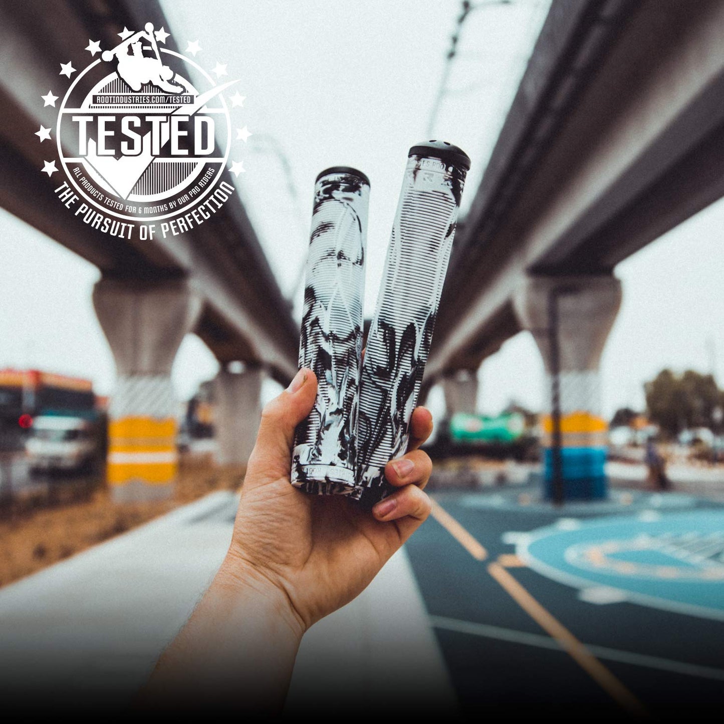 Root Industires - R2 Grips (White/Black)