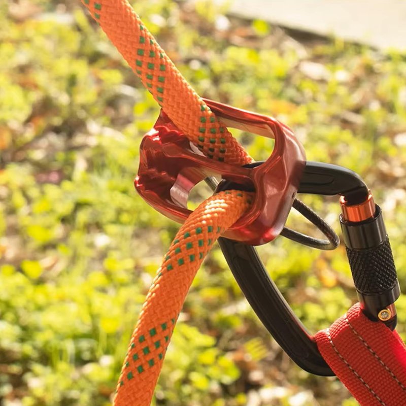 TRIWONDER ATC Belay Device V-grooved Micro Rescue Guide Belay Device for Rock Climbing Gear Rappelling Equipment (Red with Carabiner)
