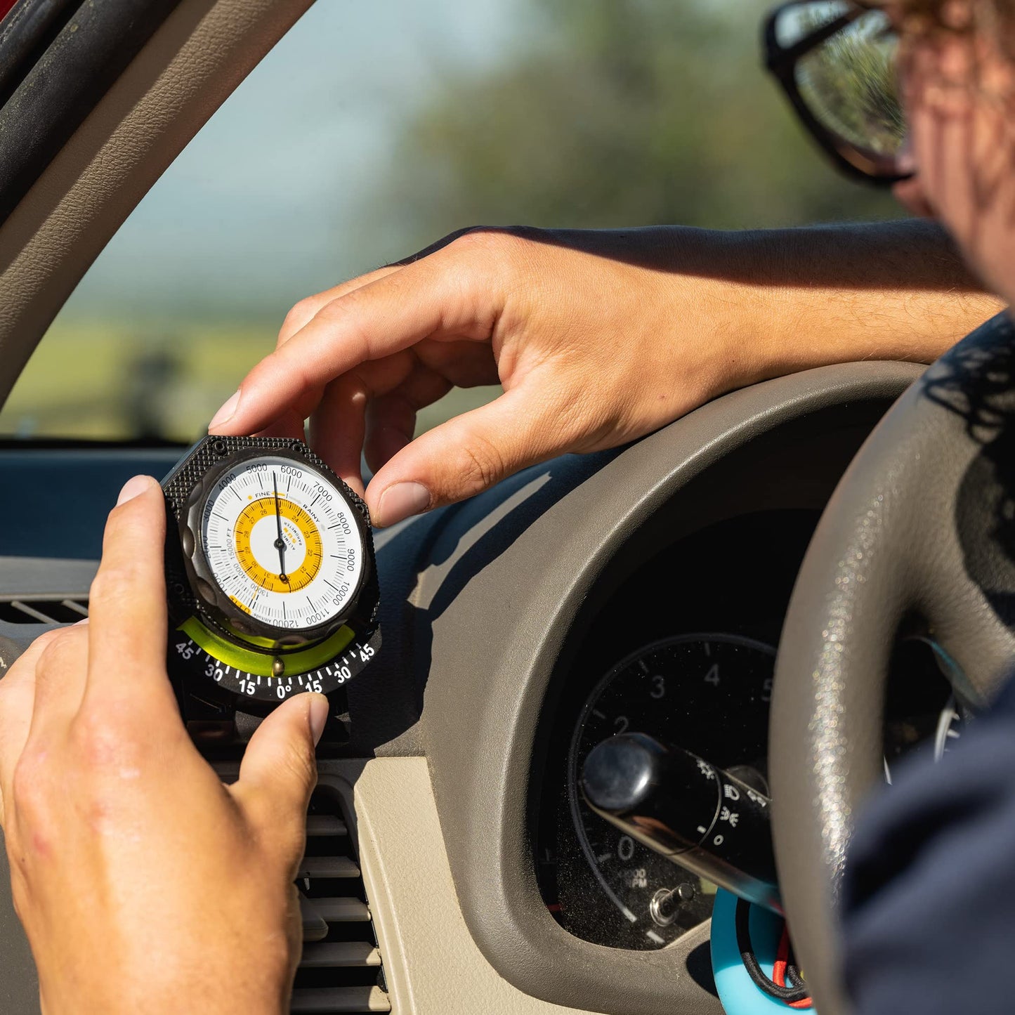 Sun Company AltiTilt - Dashboard Altimeter Inclinometer for Off-Road Vehicles | Read Altitude, Barometric Pressure, and Tilt