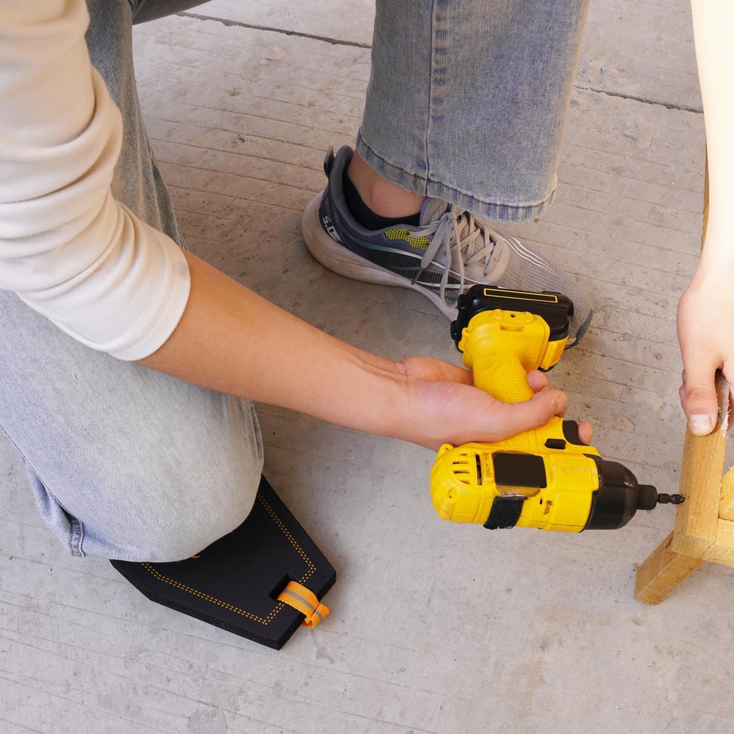 MELOTOUGH Mini Kneeling Pad Portable 1 Inch Thick NBR Foam Kneeling Pads for Work Construction, Plumbers, Mechanics, Electricians (Orange/Black)
