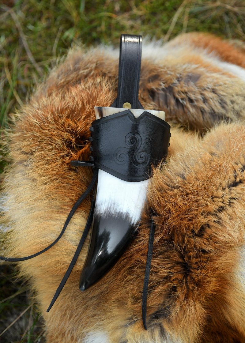 ULFBERTH - Genuine Leather Drinking Horn Holster with Embossed Triskele - Belt Holder for Drinking Horns – Medieval, Viking, LARP (Black, 0,2l - 0,3 l)