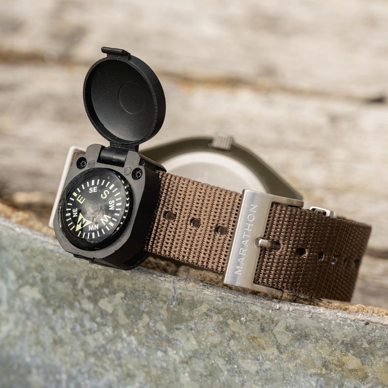Sun Company Wrist Turtle - Armoured Wrist Compass with Closing Cover | Easy-to-Read Compass for Watch Band or Paracord Survival Bracelet