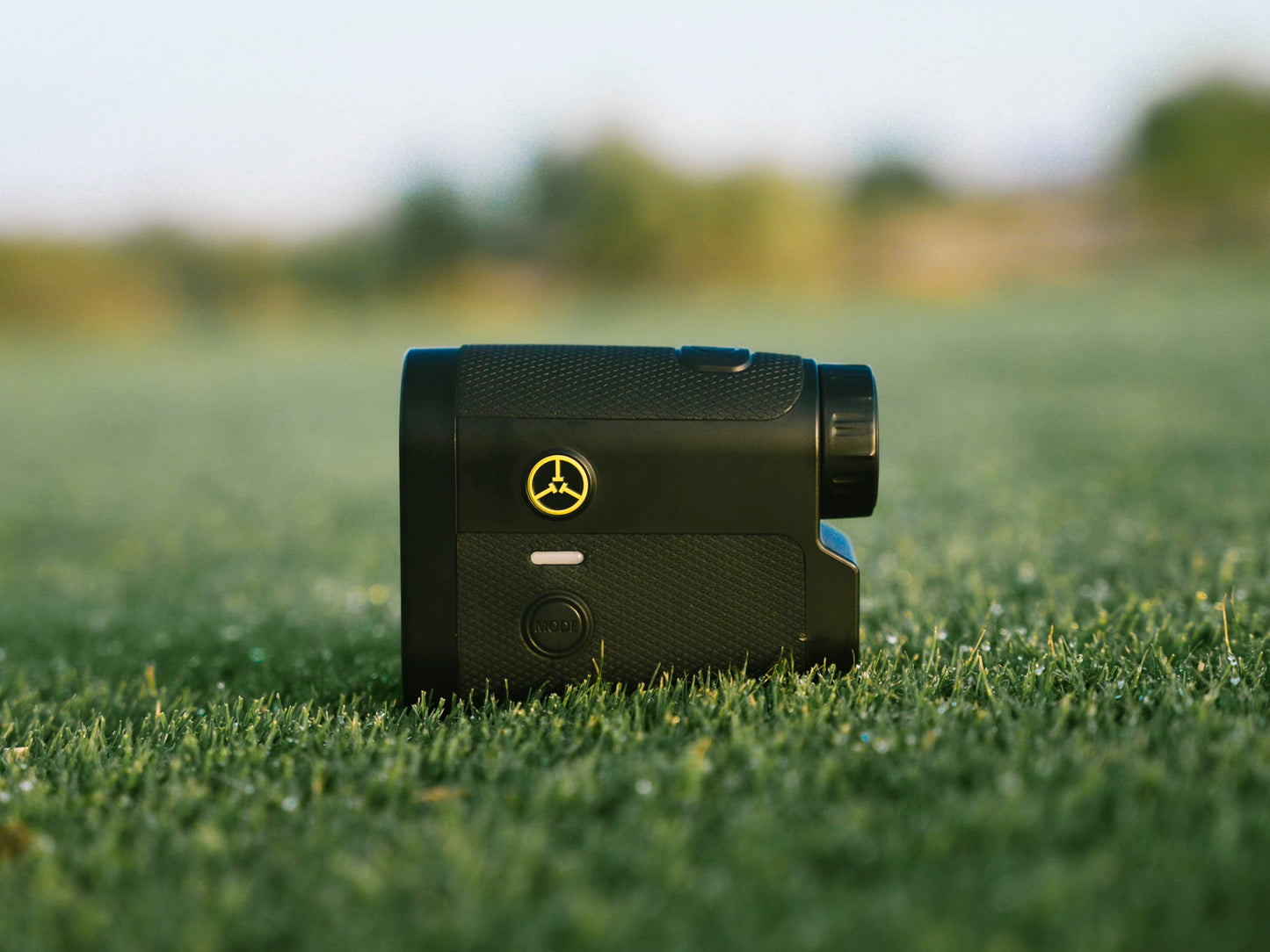 TecTecTec PINM8 Golf Rangefinder with Slope and Pinseeker – High-Precision Laser Range Finder – Black LCD, Target Lock, USB-C – Fast Multi-Distance Scanning – Golf Accessories for Men and Women