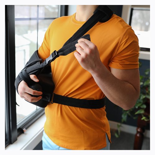 BraceAbility Abduction Shoulder Sling - Rotator Cuff Immobilizer Brace with Padded Relief Support Wedge and Ball for Right or Left Arm Pain From Post-Surgery or Tear Recovery and Subluxation (Medium)