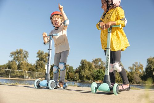 Yvolution Green Glider Nua Kids 3 Wheel Scooter, Foldable, LED Wheels, Adjustable Handlebar, for Boys and Girls Ages 3 to 10 Years Old