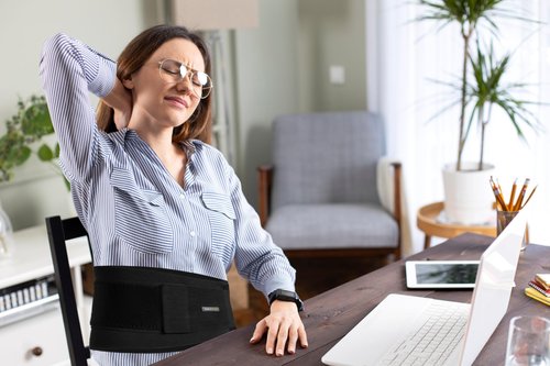 Bracoo Adjustable Back Brace, Back Pain Relief Support for Men and Women, Ideal for Lower Back Pain, Sciatica, Scoliosis, Lifting, Workouts, BS33