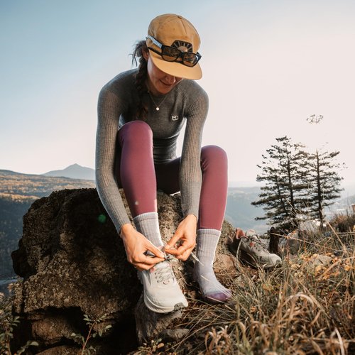 Darn Tough Women's Hiker Micro Crew Midweight with Cushion Sock (1903) - Light Denim, Small