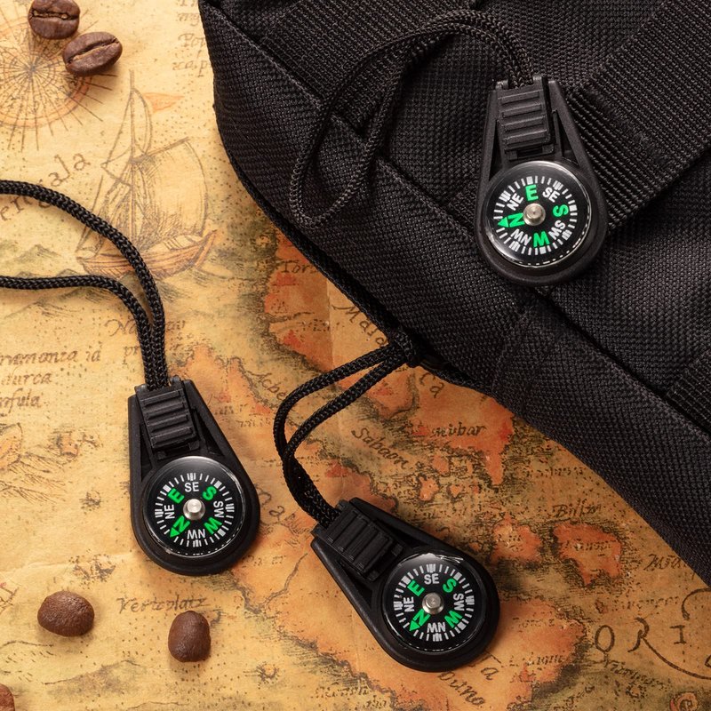 200 Pack Mini Survival Compass Outdoor Camping Hiking Pocket Compass Mini Compass for Paracord Bracelet Necklace Key Chain Outdoor Activities Accessory