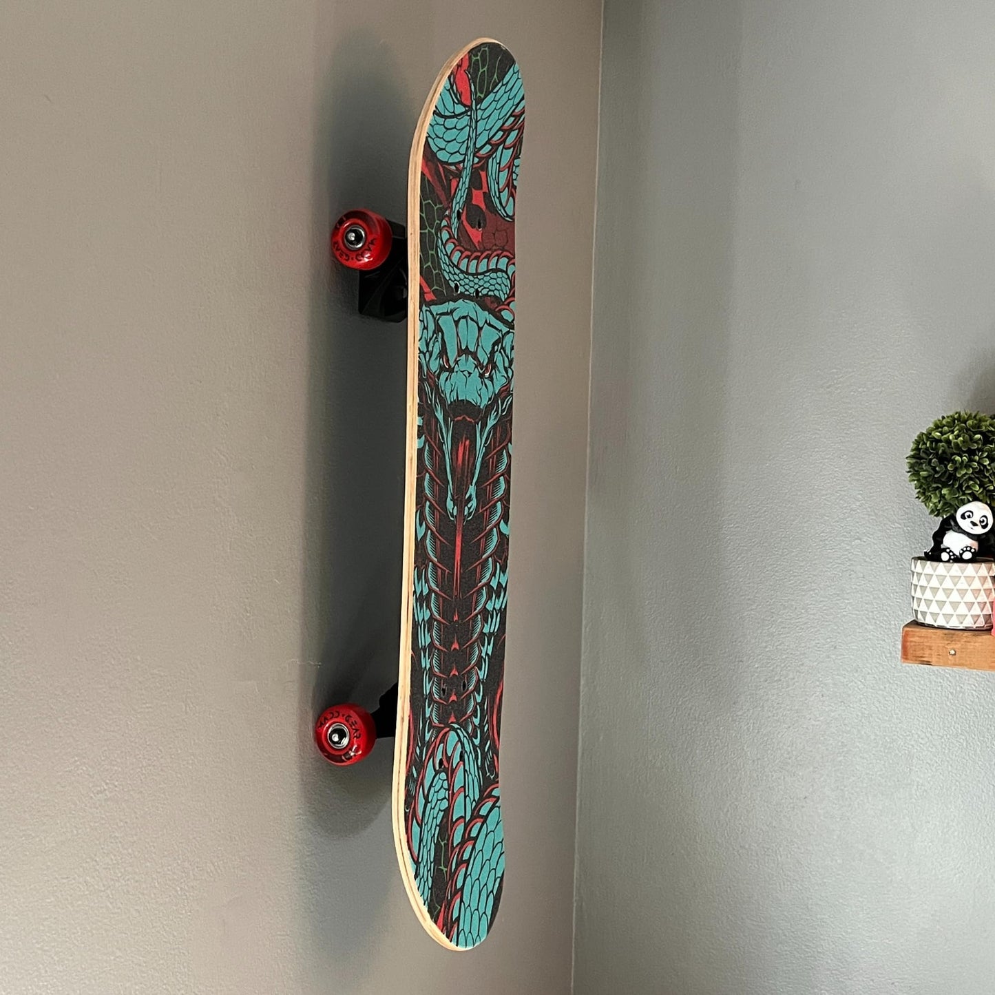 Innovative 3D Printing Skateboard Wall Mount Rack – Flexible V/W-Style Hanger for Skateboards, Longboards, Cruiser Boards, and Penny Boards – Space-Saving Wall Storage & Display Hook – 2 Pack