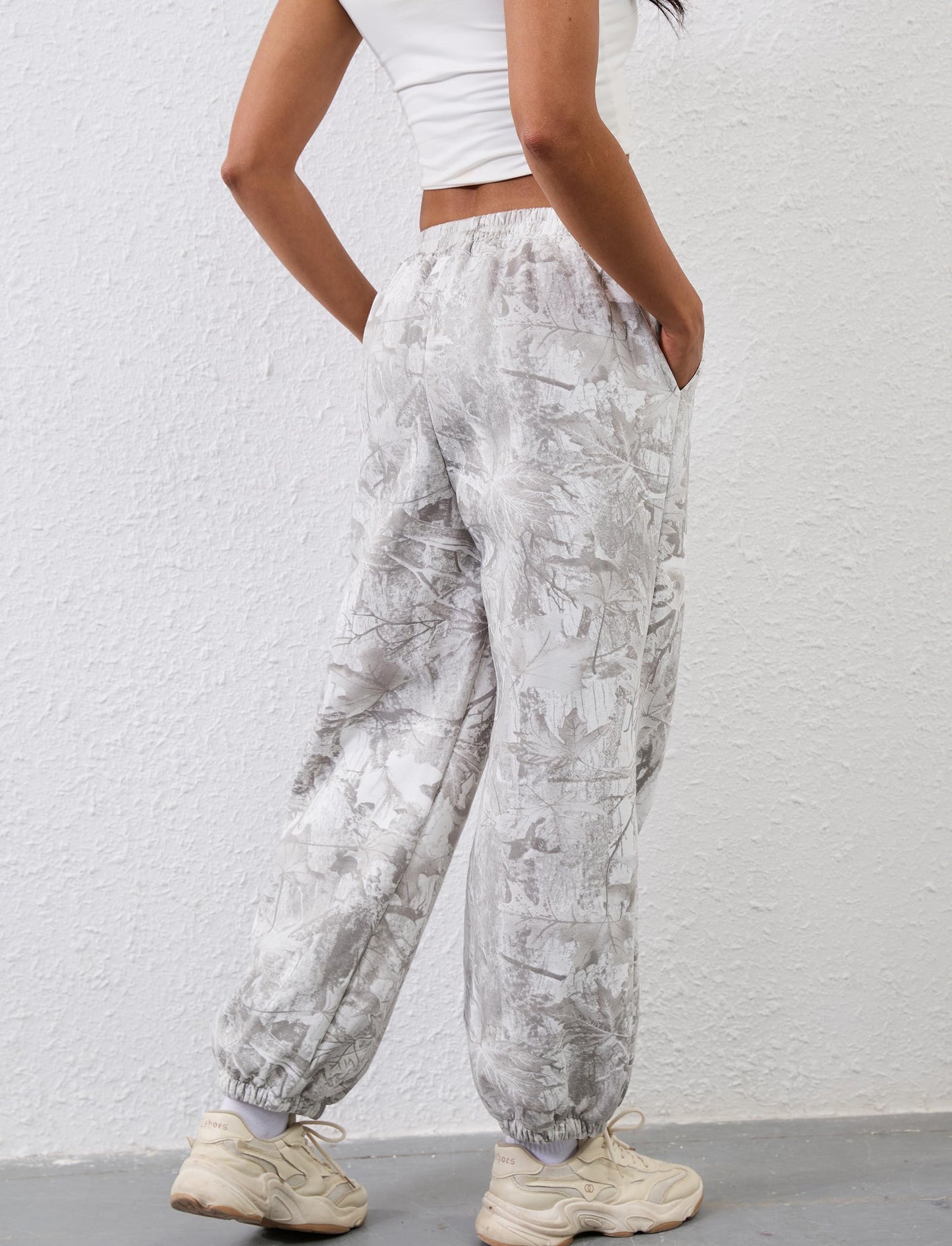 MSBESYOR Casual Camo Sweatpants for Women Baggy Fleece Y2K Camouflage High Waisted Joggers Pants with Pockets Streetwear
