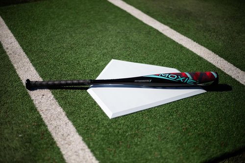 Easton Moxie Baseball Bat - -12 Drop | 2 1/4" Barrel | Lightweight Aluminum Design
