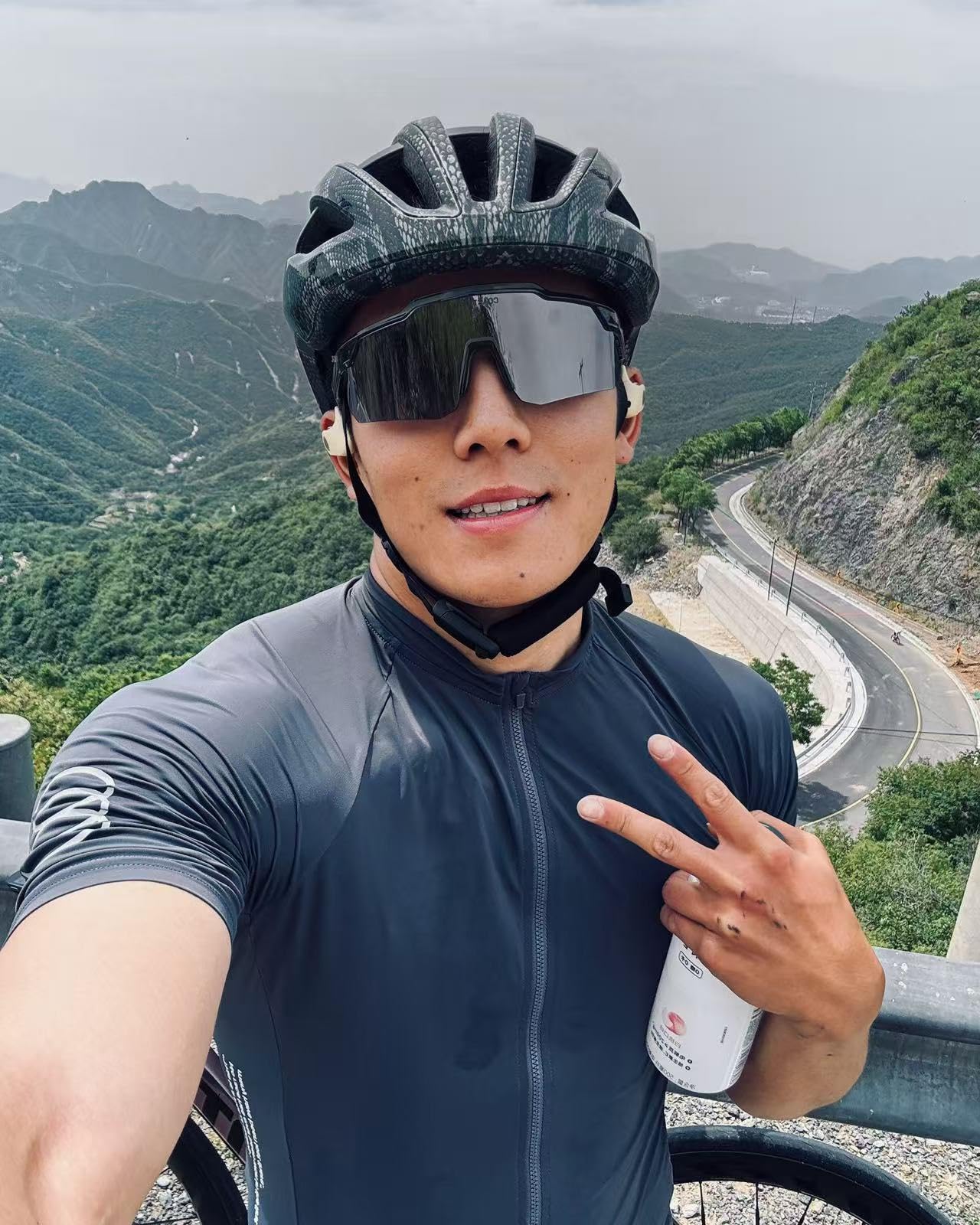 COASTBONK Sports Sunglasses for Men&Women,Baseball,Cycling,Cricket,Golf,Hiking,Running Sunglasses UV400 Protection (Grey)