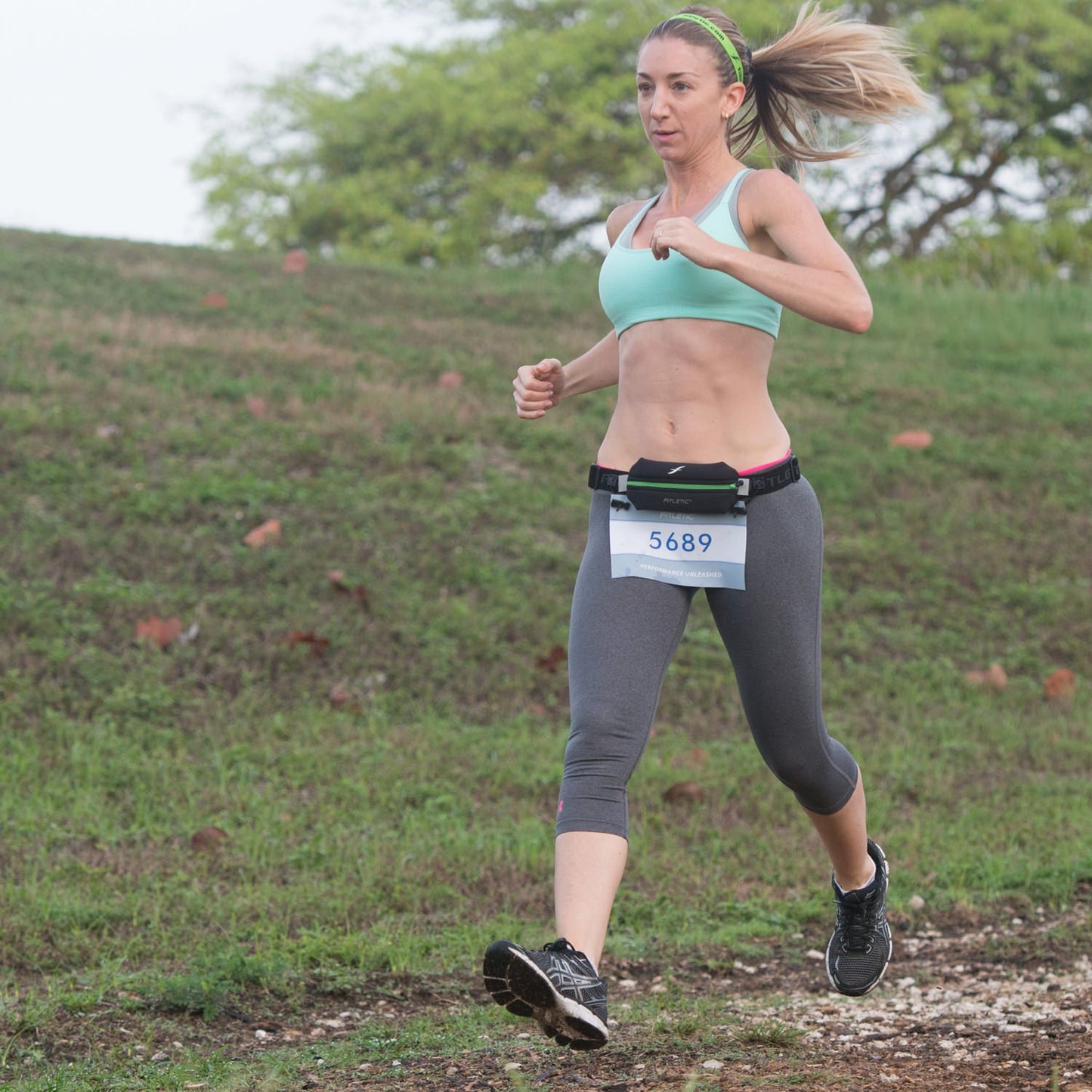 Fitletic Neo Race Belt, Black | Unique No Bounce Design for Marathon, Triathlon, Trail, 5k, 10k | Running Belt | N01R-01