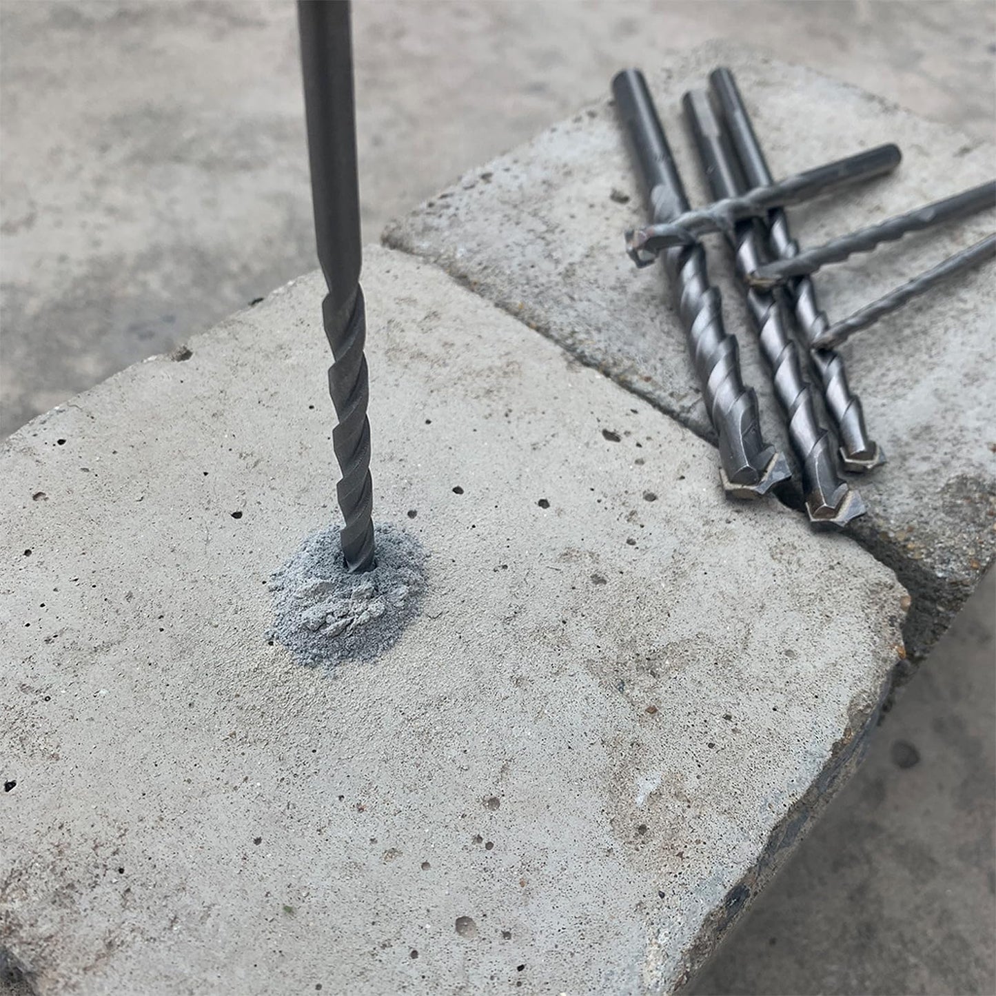 COMOWARE Concrete Drill Bit Set 7pcs, 3/16"-1/2", Masonry Drill Bit Set Carbon Steel,Carbide Tip,Triangle Shank for Brick, Masonry,Rock, Ceramic Tile, Cement Concrete