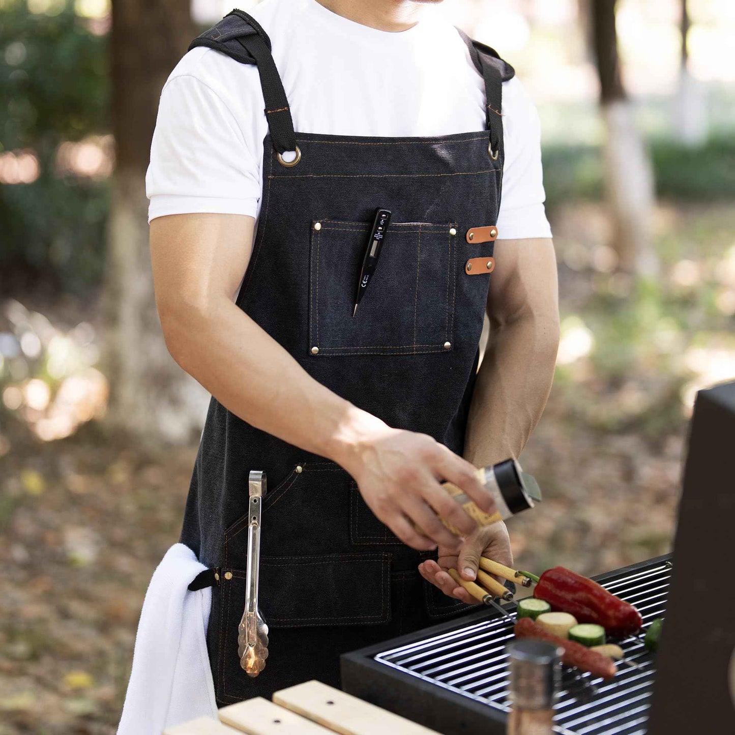 Tosewever Work Aprons for Men with Large Pockets, Canvas Cross Back Heavy Duty Adjustable Tool Aprons for Chef Cooking BBQ (Black)