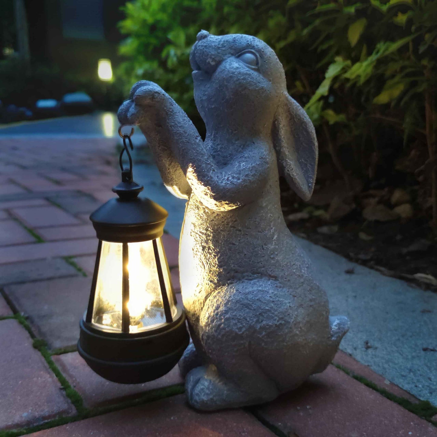 VIOYOUNS Rabbit Solar Garden Outdoor Statues,Resin Rabbit Figurine Decorations with Solar Lights Lantern, Outdoor Resin Bunny Decor for Lawn,Yard, Unique Housewarming Gift for Garden Home