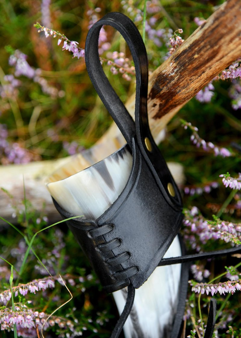 ULFBERTH - Genuine Leather Drinking Horn Holster with Embossed Triskele - Belt Holder for Drinking Horns – Medieval, Viking, LARP (Black, 0,2l - 0,3 l)
