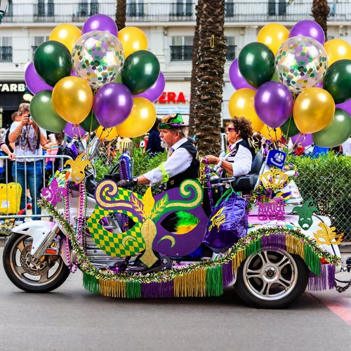 Motionchic 78 Pcs Mardi Gras Parade Golf Cart Decorations Float Golf Cart Mardi Gras Decor Purple Green Gold Balloon Tinsel Garland Banner Mask Curtain Hanging Swirl Decorations for Carnival Party