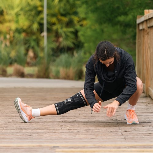 TKWC Knee Brace Compression Sleeve for Men Women, Knee Support for running, weightlifting, BasketBall, Knee Pads for Meniscus Tear, ACL, Arthritis and Knee Pain Relief (Medium)