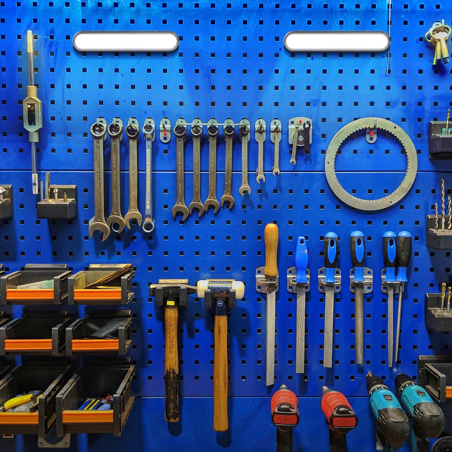 BLACK+DECKER 2-Pack 160LM LED Light Bars, Touchless Motion Sensor, Magnetic Mount, Powered with AAA Batteries, Slim and Portable Design to Brighten Indoor Rooms, Closets, Garages, Shelving (2-Pack)