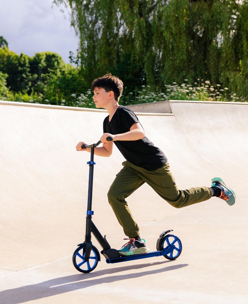 BOLDCUBE Big 2 Wheeler | Scooter for Kids & Teens Ages 7+ Years | Play & Commute | Front Suspension Fit with 200MM Wheels | Height Adjustable 86 to 111 cm