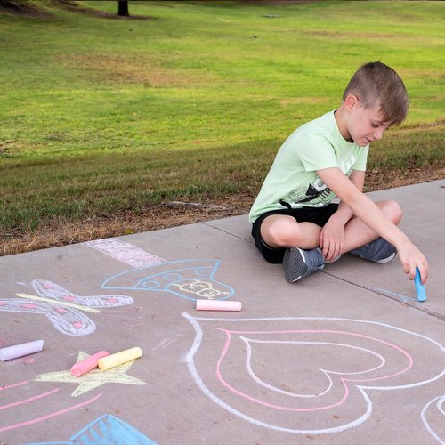 JOYIN 160 PCS Sidewalk Chalk Set | Non-Toxic Washable Jumbo Chalk in 16 Vibrant Colors for Outdoor Art