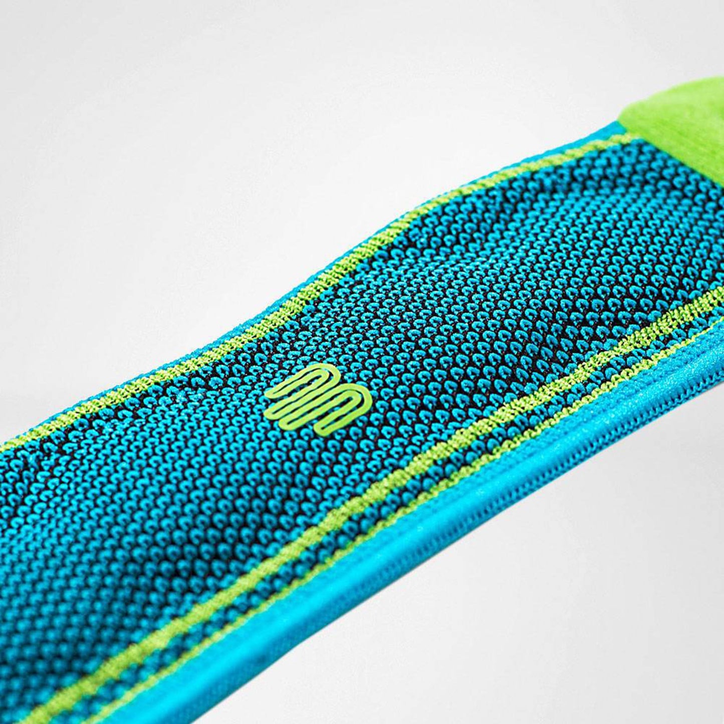 Bauerfeind Sports Knee Strap - Patella Support - Rivera, Medium