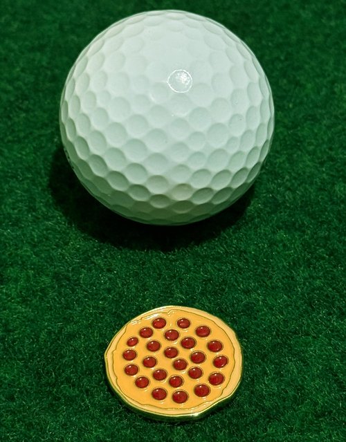 Lunar Links Golf Golf Ball Marker, Funny Golf Gifts for Men or Women, Golf Accessories for Women or Kids, Magnetic Golf Marker Tool, Unique Item for Golf Goodie Bag (Pizza)