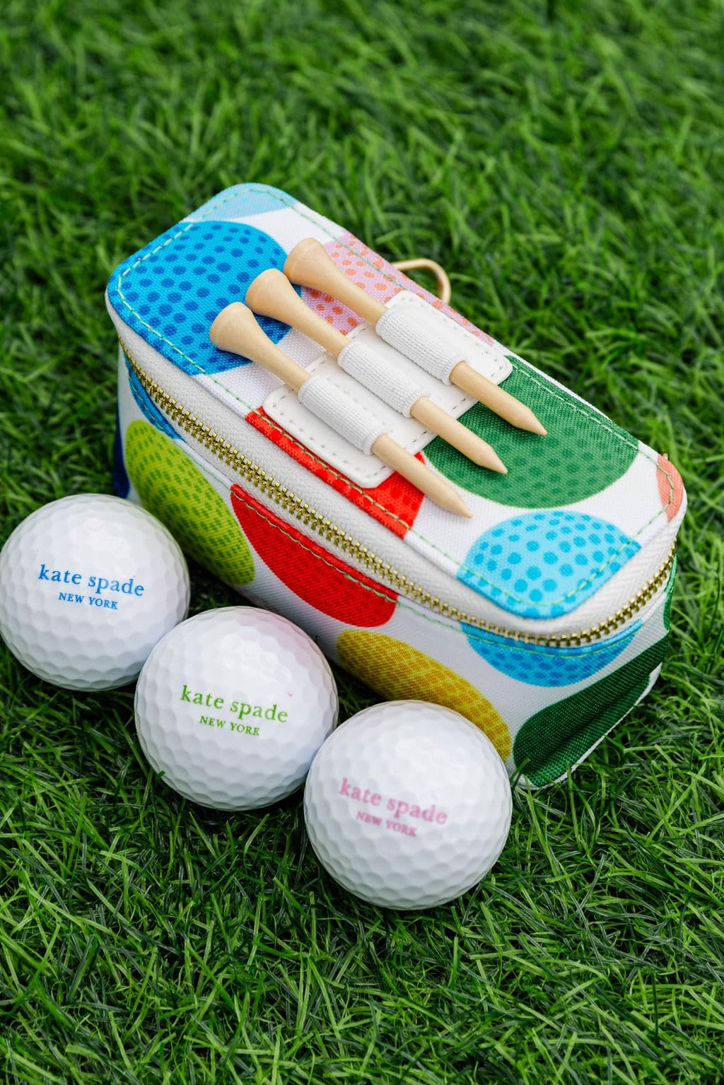 Kate Spade New York Women's Golf Set - 3 Wooden Tees & 3 Balls With Zipper Pouch, Gold Clasp Secures to Bag, Golfball Pattern Mini