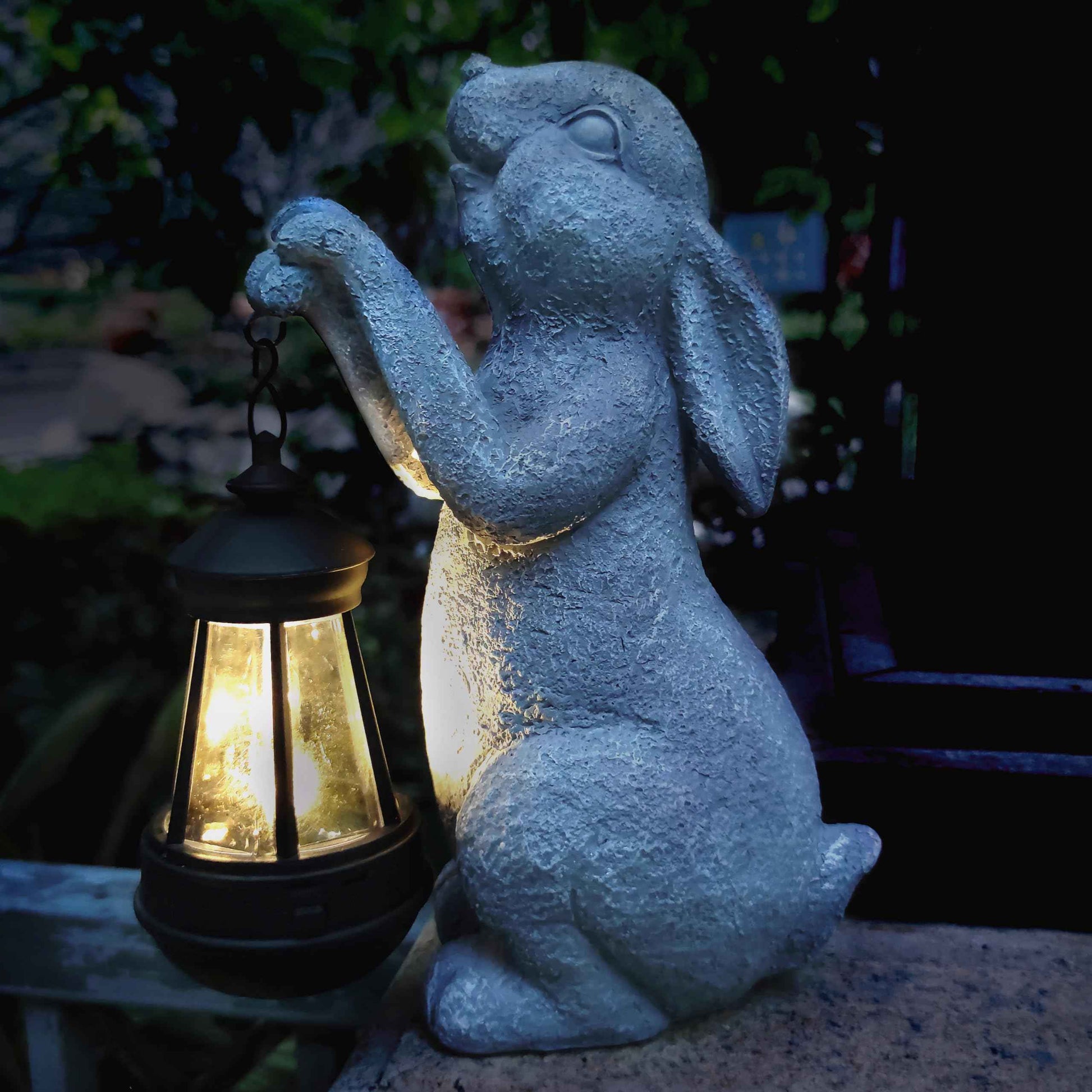 VIOYOUNS Rabbit Solar Garden Outdoor Statues,Resin Rabbit Figurine Decorations with Solar Lights Lantern, Outdoor Resin Bunny Decor for Lawn,Yard, Unique Housewarming Gift for Garden Home