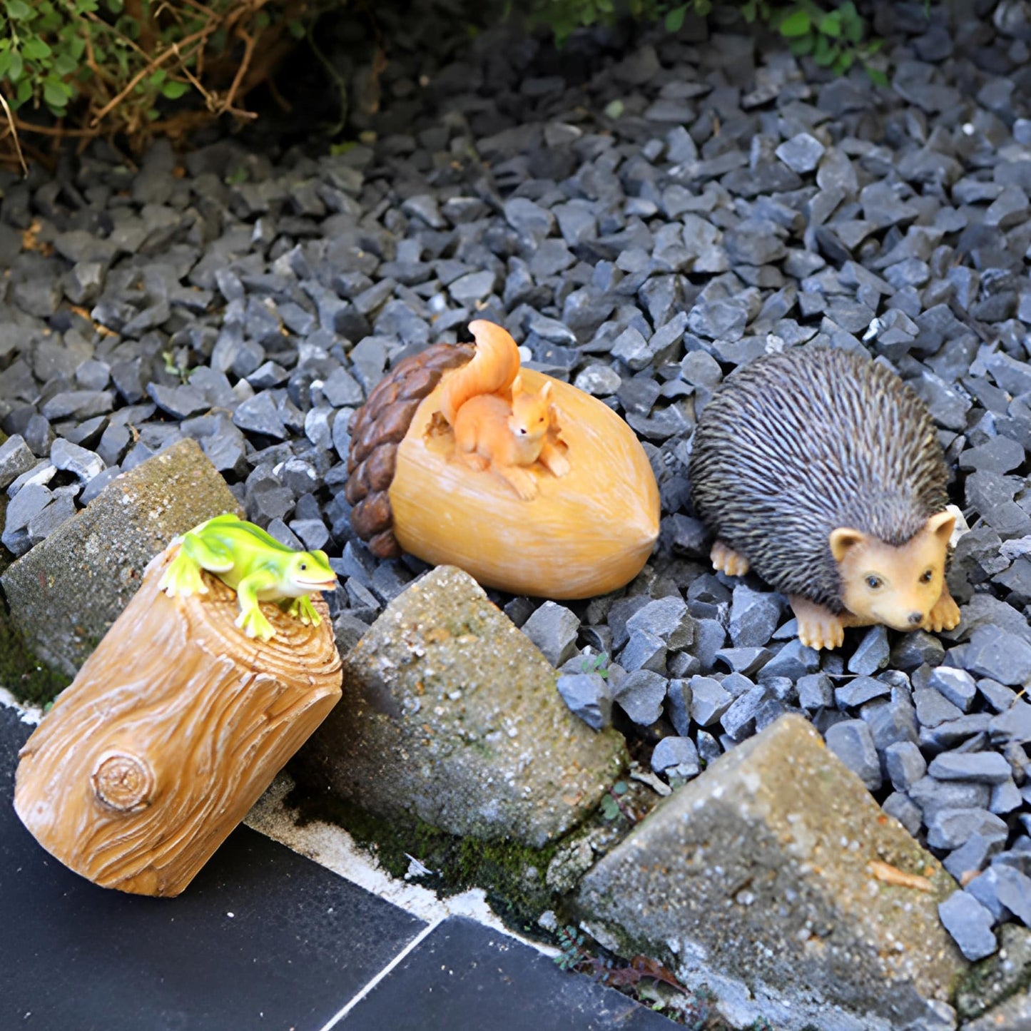 niwhydi Key Hiders Outside Acorn Squirrel Figurine Hide A Key Outdoor House Spare Keys Lockbox Containers Secret Decorative Compartment Safe Storage Box for Yard Garden Geocaching Indoor