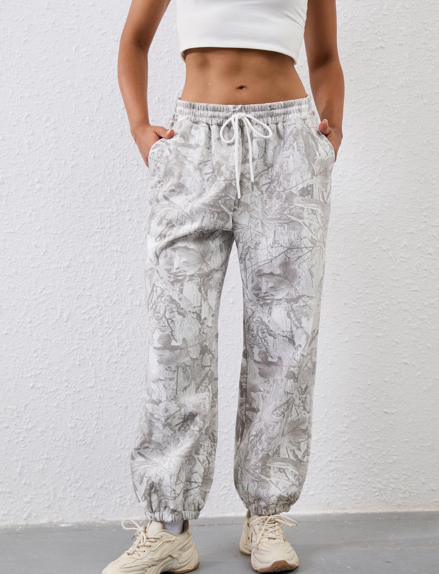 MSBESYOR Casual Camo Sweatpants for Women Baggy Fleece Y2K Camouflage High Waisted Joggers Pants with Pockets Streetwear