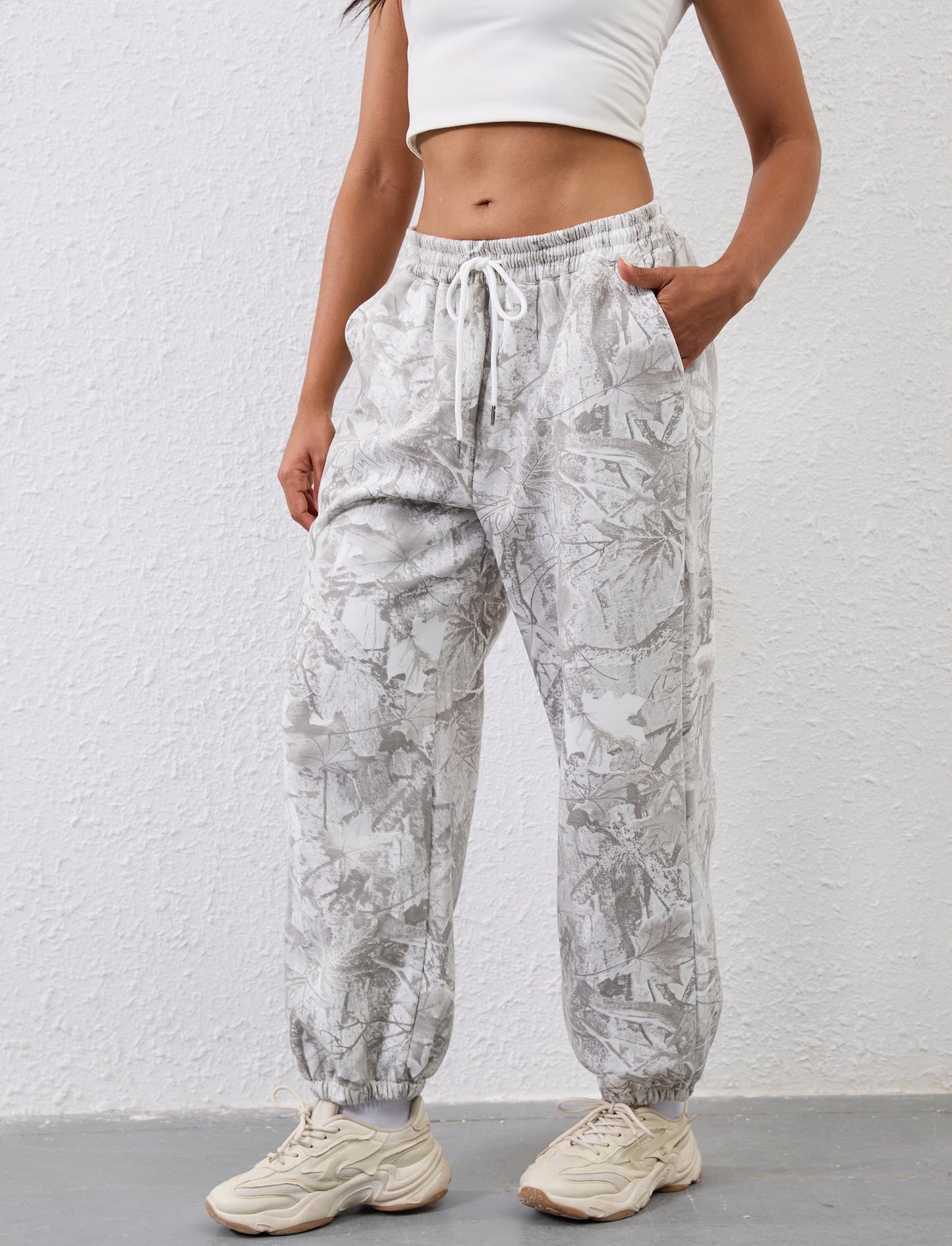 MSBESYOR Casual Camo Sweatpants for Women Baggy Fleece Y2K Camouflage High Waisted Joggers Pants with Pockets Streetwear