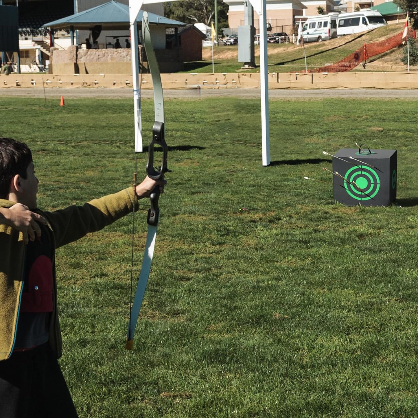 VEVOR Archery Target Block - 16"x18" Portable Bow Target with Carry Handle & Easy Arrow Removal | Lightweight & High Visibility