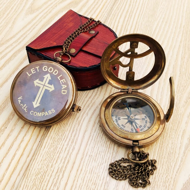 Varth Antique Brass Pocket Compass Vintage Nautical Gift with Famous Scripture Quote Engraved Baptism Gifts with Leather Case for Loved Ones, Son, Love, Partner
