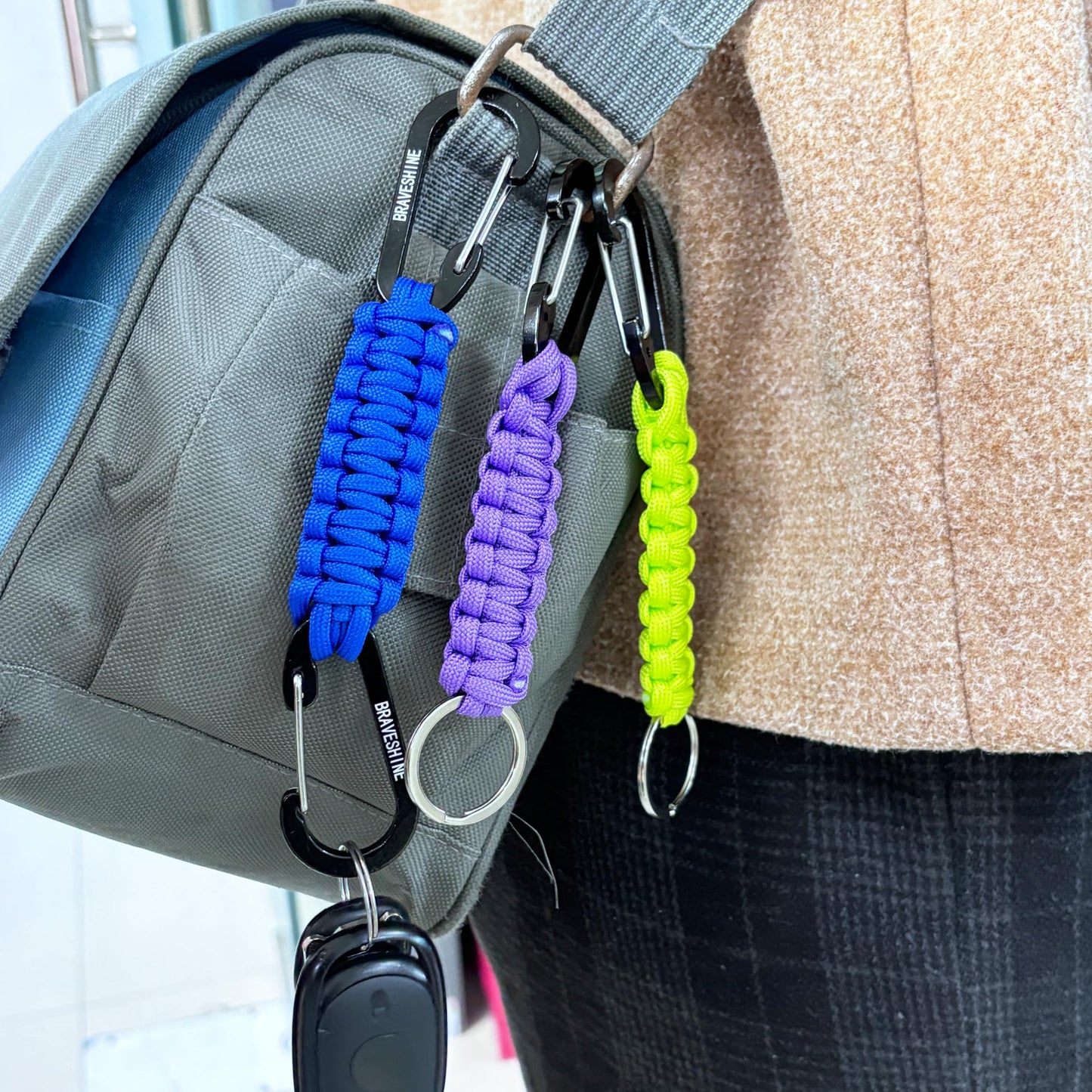 BRAVESHINE Carabiner Keychain Hook with Paracord Strap - 1 Orange 1 Blue D Ring Key Clips Para Cord Lanyard Hanger Stroller Hooks for Water Bottle, Belt Loop Keys, Backpacks, Boys, Girls, Men, Women