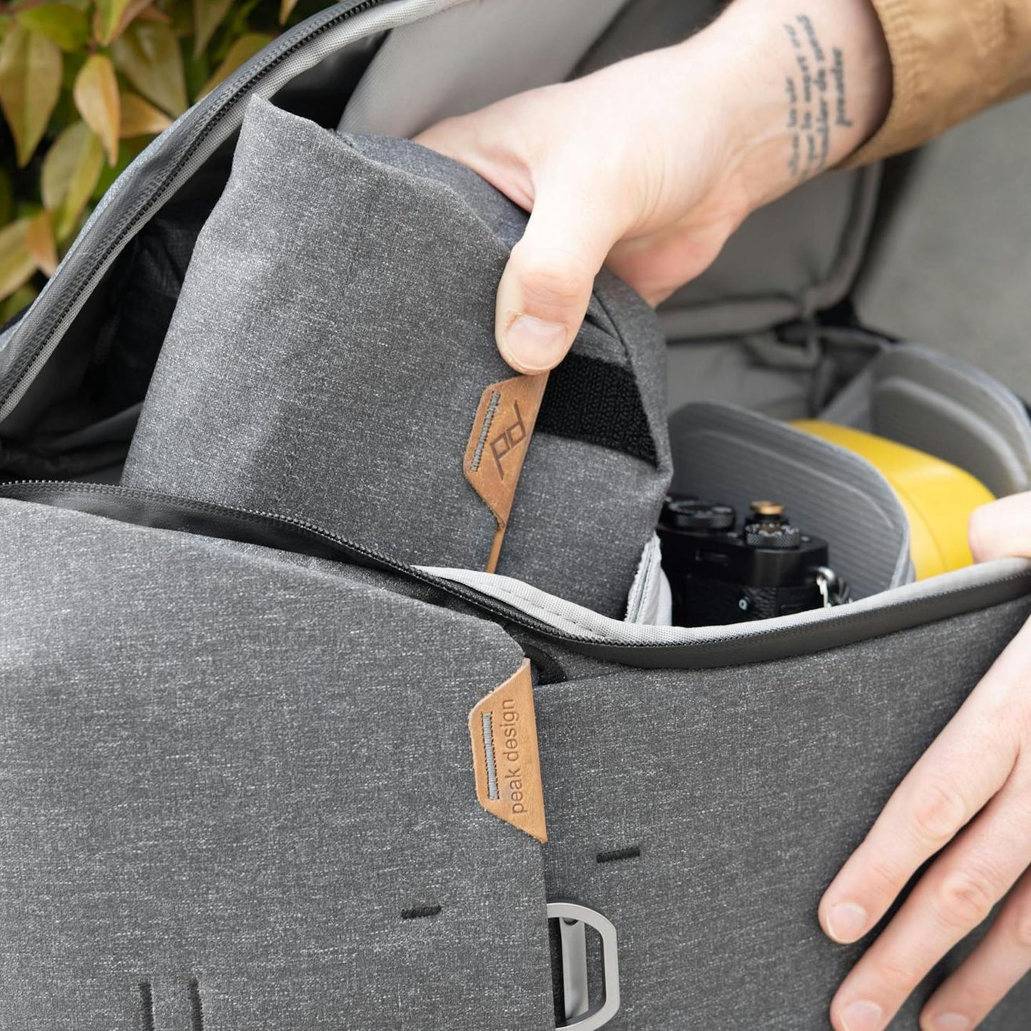 Peak Design Field Pouch V2, Charcoal, 2-in-1 Organizer and Sling Bag, Adjustable Shoulder Strap and Integrated Belt Loops, Weatherproof Nylon Canvas, Organizer Pouch or Carry Bag for Men and Women
