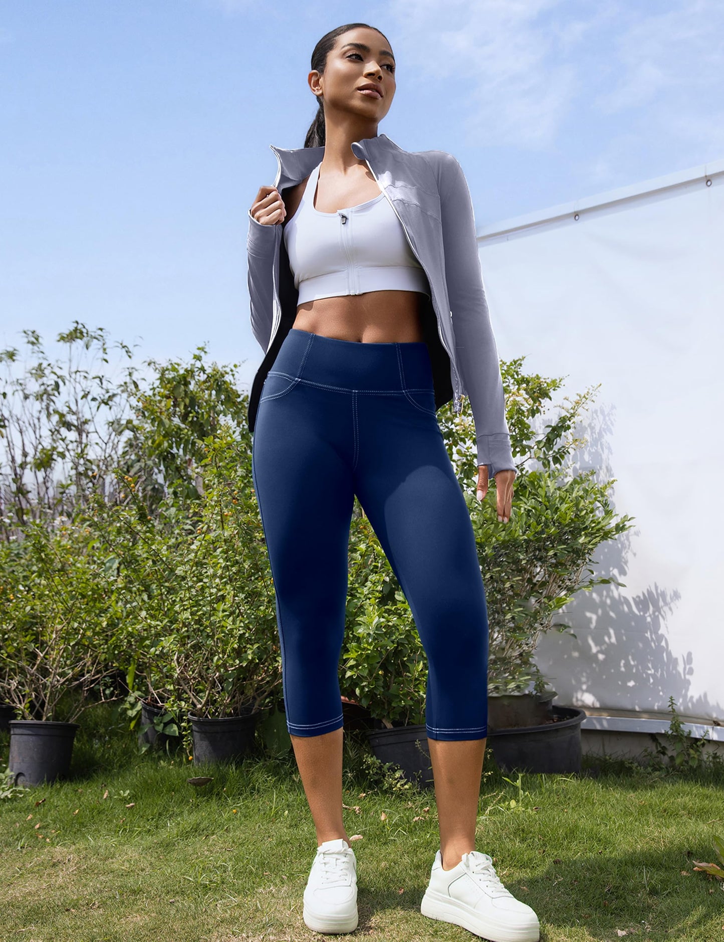 VOOVEEYA Capri Leggings for Women, High Waisted Yoga Pants with Back Pockets Crop Workout Capris Pants (Capri Navy Blue S)